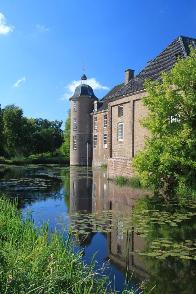 Over ons Doetinchem Nieuws en Tips: overzicht van historische architectuur, lokale bedrijven en toeristische attracties in de Gelderse